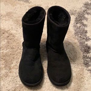 Mid length black UGG boots
